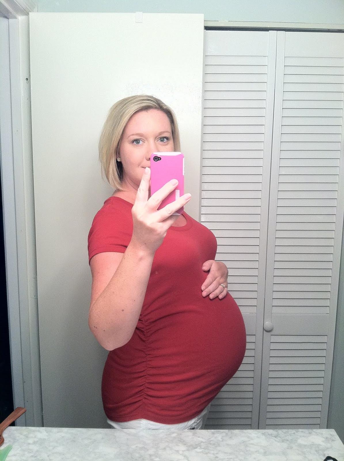 My 28 week bump picture.