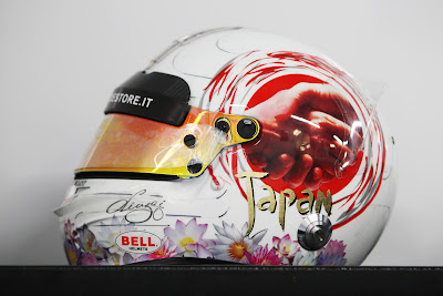 шлем Витантонио Льюцци на Гран-при Японии 2011 - вид слева