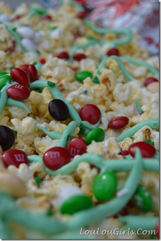 White-Chocolate-Cake-Batter-Popcorn-Mix (1)