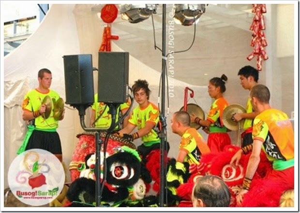 DRAGON DANCING CREW © BUSOG! SARAP! 2010