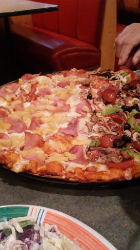 Pizza Restaurant «Round Table Pizza», reviews and photos, 16016 Meridian E, Puyallup, WA 98375, USA