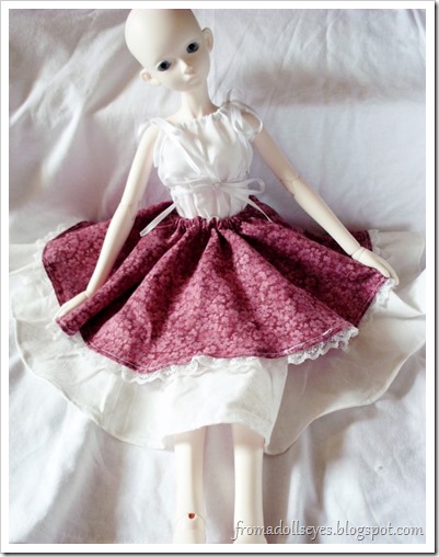 bjd in wine red and off-white circle skirt