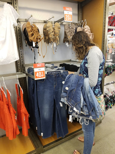 Clothing Store «Old Navy», reviews and photos, 2421 Cranberry Hwy, Wareham, MA 02571, USA