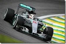 Lewis Hamilton nelle prove libere del gran premio del Brasile 2015