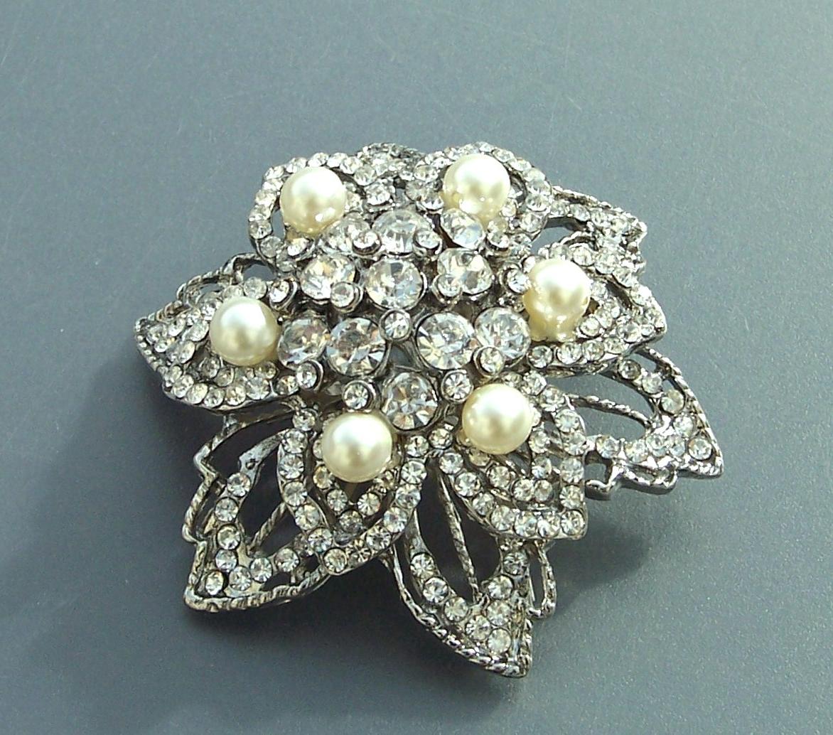 Style Ivory Pearl Brooch