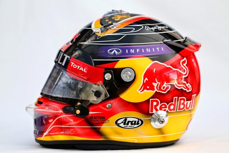 специальный дизайн шлема Себастьяна Феттеля в честь победы сборной Германии по футболу для Гран-при Германии 2014 - вид сбоку
