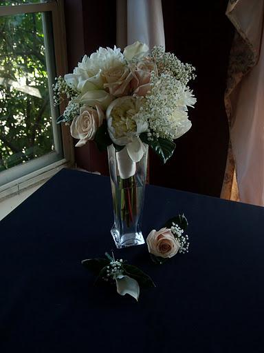 weddings flower arrangement: