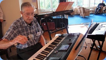 Michael Bramley playing his Yamaha PSR-S950. Photo courtesy of Dennis Lyons.