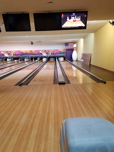Bowling Alley «Crest Hill Lanes & Keglers Sportsbar and Grill», reviews and photos, 905 Theodore St, Crest Hill, IL 60403, USA