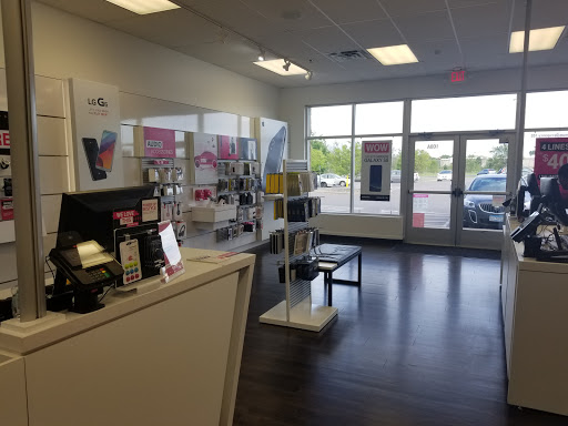 Cell Phone Store «T-Mobile», reviews and photos, 2009 W Broadway Ave #100a, Forest Lake, MN 55025, USA