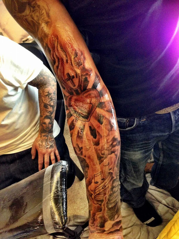 татуировка Льюиса Хэмилтона на правой руке - 22 февраля 2013