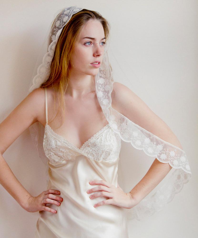 lace veil vintage style