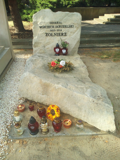 Grob Gen. Wojciecha Jaruzelskiego