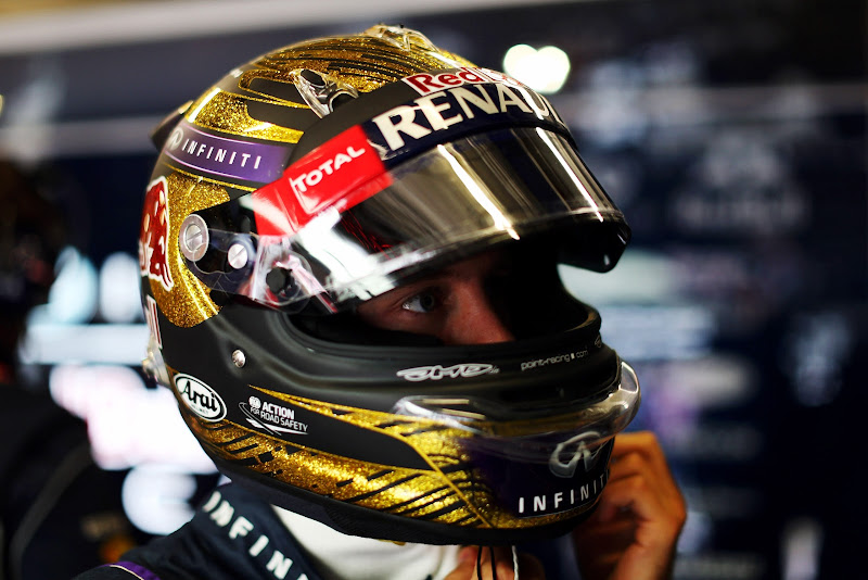 Себастьян Феттель в золотом шлеме специально для домашней гонки на Гран-при Германии 2013 на Нюрбургринге
