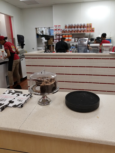 Ice Cream Shop «Oberweis Ice Cream and Dairy Store», reviews and photos, 3152 95th St, Evergreen Park, IL 60805, USA