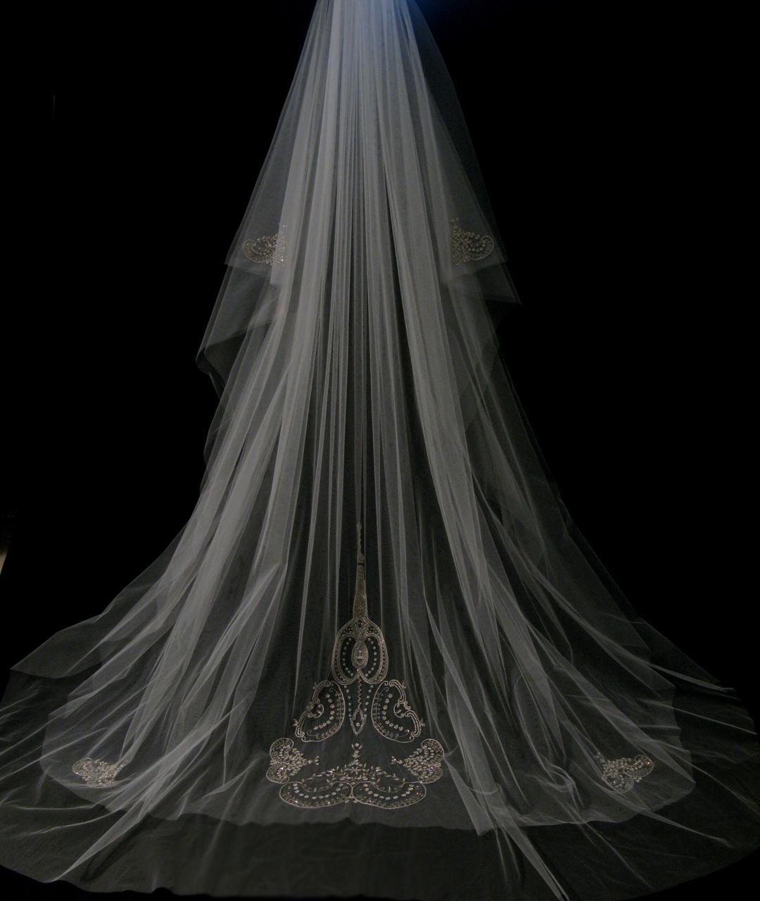 wedding veils and tiaras