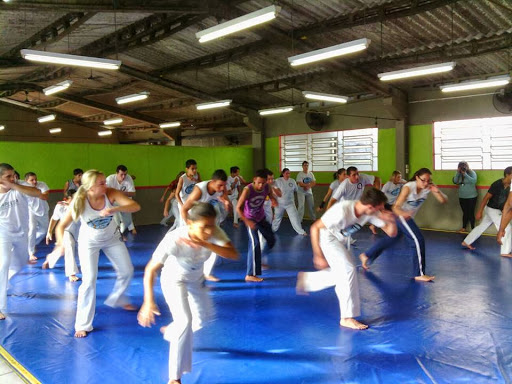 Academia Ultimate Fight & Fitness Club, R. Santa Catarina, 836 - Floresta, Joinville - SC, 89211-300, Brasil, Academia_de_Artes_Marciais, estado Santa Catarina