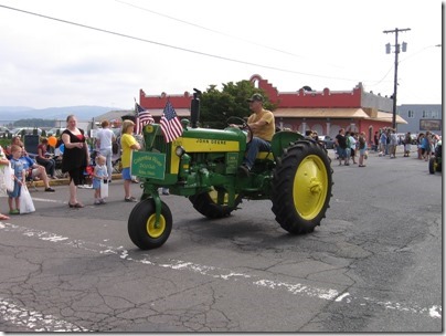 IMG_8114 1959 John Deere 430W-TN presented by the Columbia River 2-Cylinder Club of Kelso, Washington in the Rainier Days in the Park Parade on July 11, 2009