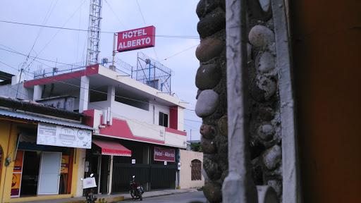 Hotel Alberto, Prolongación 27 de Febrero 705, Pueblo Nuevo, 86560 Heroica Cárdenas, Tab., México, Alojamiento en interiores | TAB