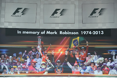 минута молчания в память о Марке Робинсоне в Сильверстоуне на Гран-при Великобритании 2013