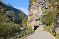 Schönes und schmales Valle del Mis. Tunneldurchbrüche in der Schlucht.
