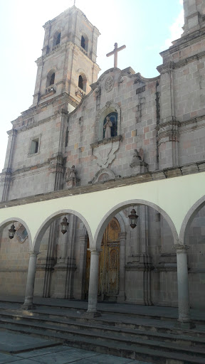 Parroquia de San Francisco de Asis en Cueramaro Guanajuato, Calle Venustiano Carranza SN, Centro, 36960 Cuerámaro, Gto., México, Institución religiosa | GTO