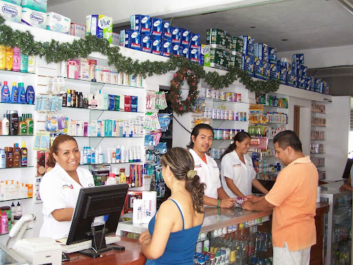 Farma y Mas, Av José A. Baños Aguirre 401, Centro, 71600 Pinotepa Nacional, Oax., México, Farmacia | OAX