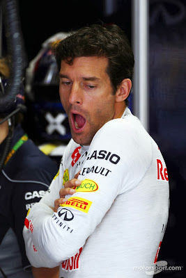 зевающий Марк Уэббер на Гран-при Бразилии 2013