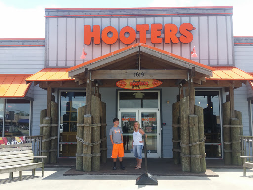 American Restaurant «Hooters», reviews and photos, 1619 Martin Luther King Blvd, Houma, LA 70360, USA