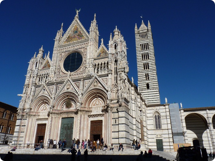 Siena-The_facade_of_the_Cathedral_4000x3000