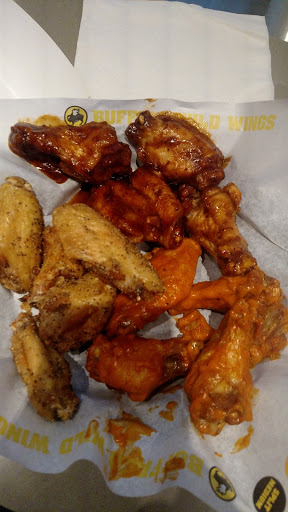 Chicken Wings Restaurant «Buffalo Wild Wings», reviews and photos, 12107 Winchester Rd SW, La Vale, MD 21502, USA