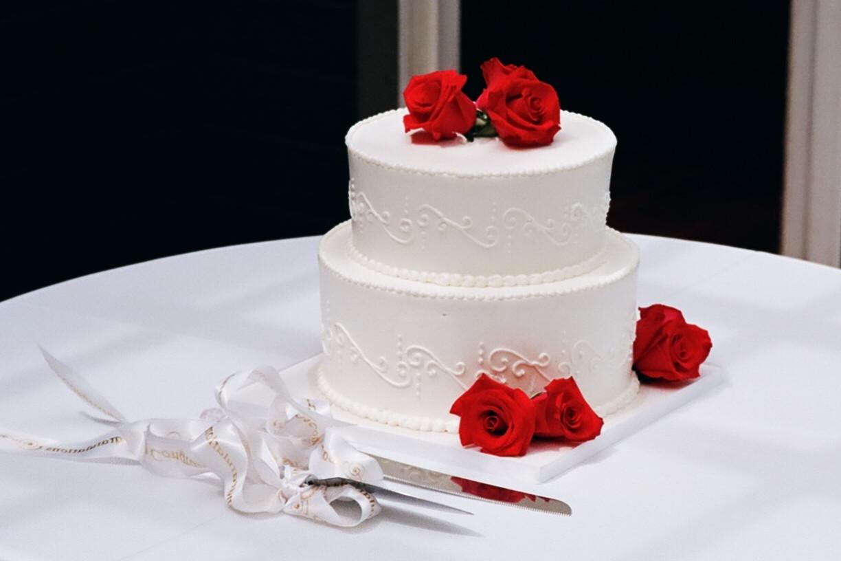 simple purple wedding cakes