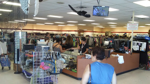 Thrift Store «Goodwill - Glendale», reviews and photos, 1622 W Glenoaks Blvd, Glendale, CA 91202, USA