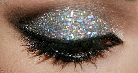 End of Year Party Makeup Hair and Nail Ideas 