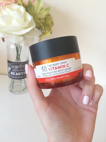 The Body Shop Vitamin C Glow Boosting Moisturiser review, The Body Shop Vitamin C Glow Enhancer review, The Body Shop, How to get glowy skin, Vitamin C products