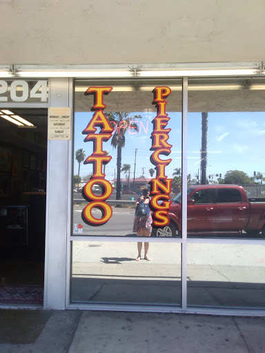 Tattoo Shop «Blue Collar Tattoo ™», reviews and photos, 2204 Newport Blvd, Costa Mesa, CA 92627, USA