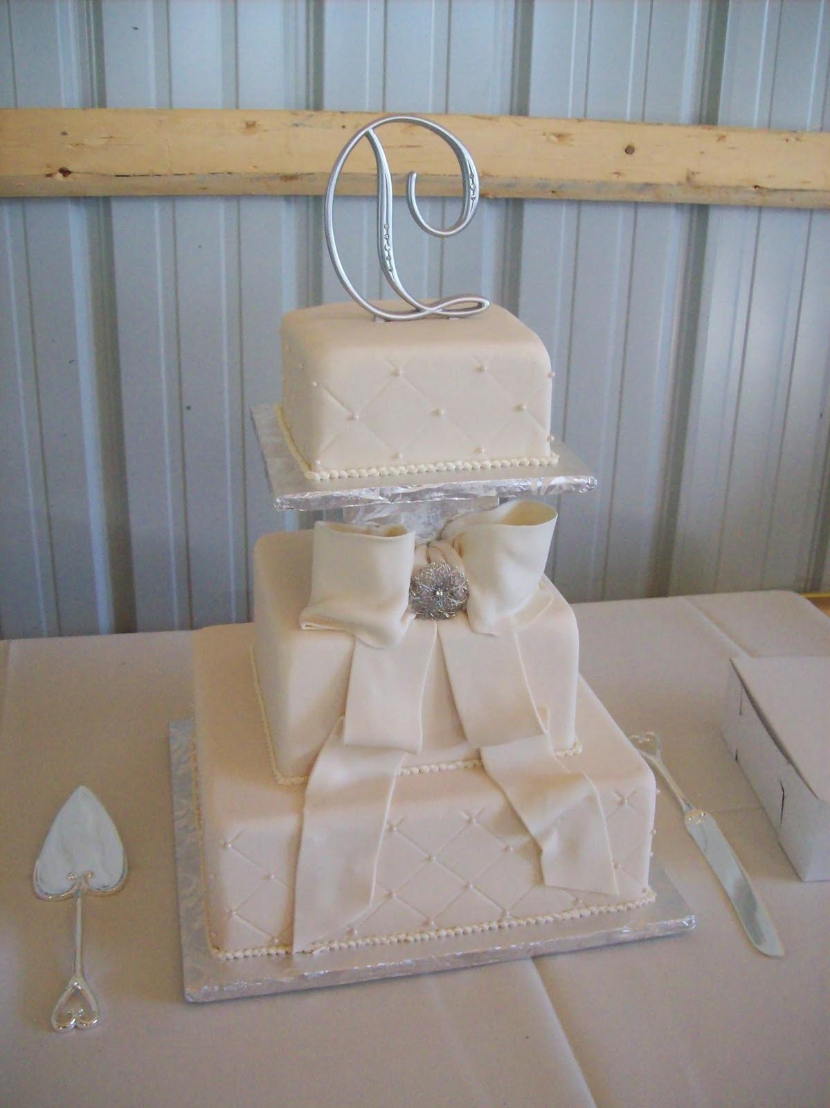 The gorgeous wedding cake