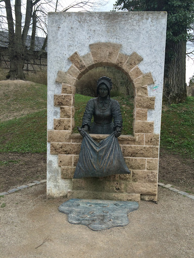 HeLi - Frau Holle Statue