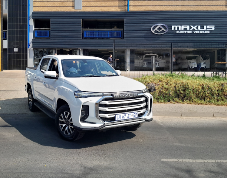 The styling is spot on for a modern bakkie, with a large and shiny grille. Picture: PHUTI MPYANE