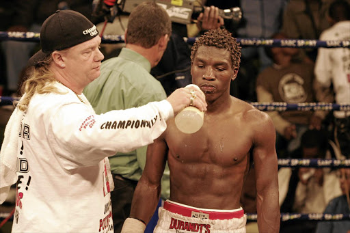 Nick Durandt and Nkosana Vaaltein during a bantamweight match in 2005.