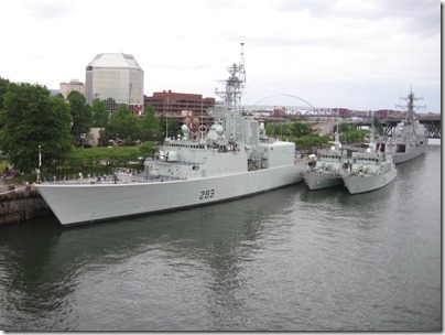 IMG_6259 HMCS Algonquin (DDG 283), HMCS Nanaimo (MM 702) & HMCS Whitehorse (MM 705) in Portland, Oregon on June 7, 2009