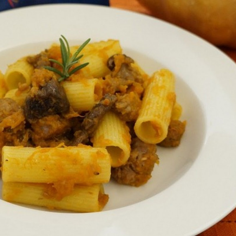 Ricette di Natale per tutti i gusti: Rigatoni zucca, salsiccia e funghi.