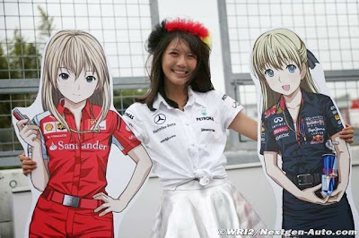Nico Mana с анимешными фигурами на Гран-при Японии 2014