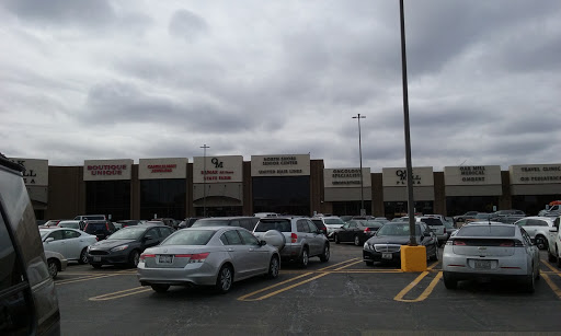 Shopping Mall «Oak Mill Mall», reviews and photos, 7900 N Milwaukee Ave, Niles, IL 60714, USA