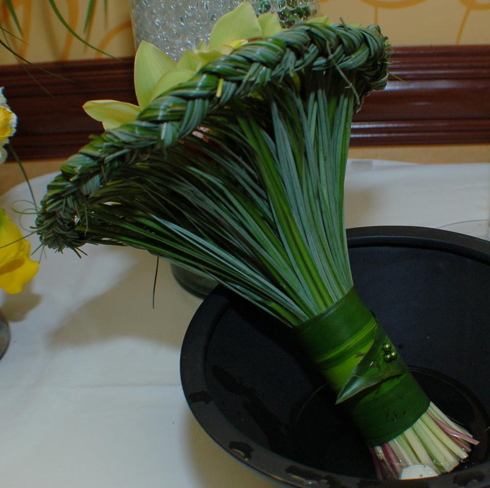 Braided Bouquet Holder