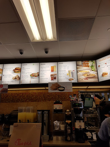 Fast Food Restaurant «Chick-fil-A», reviews and photos, 501 Memorial Dr, Chicopee, MA 01020, USA