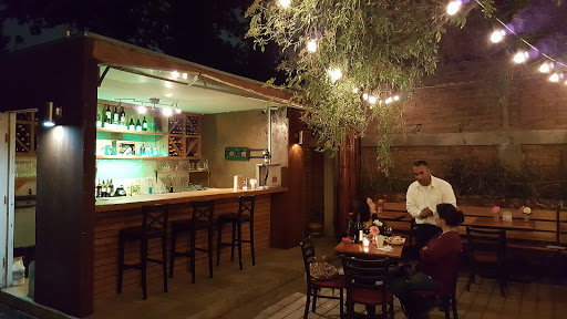 Vinoteca, Av. Juárez 170, Pliego, 21400 Tecate, B.C., México, Bar restaurante | BC
