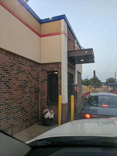 Fast Food Restaurant «KFC», reviews and photos, 28155 Harper Ave, St Clair Shores, MI 48081, USA