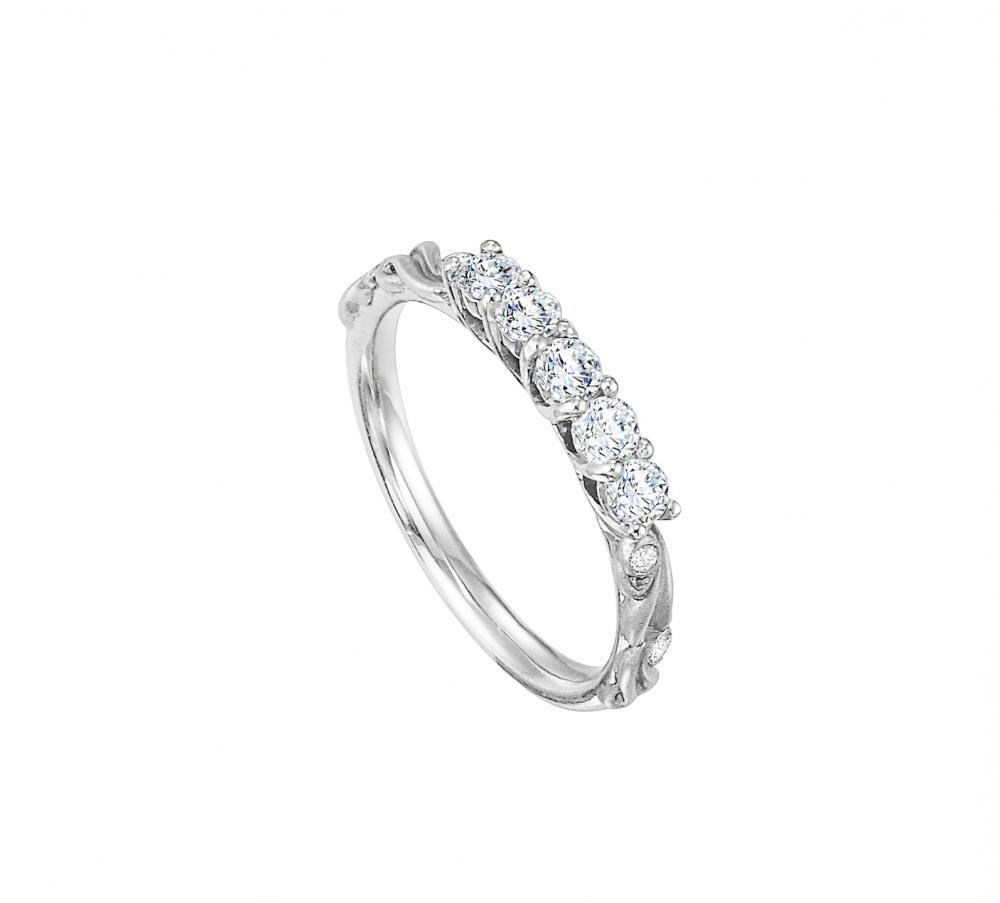 Bvlgari wedding ring:Permanent