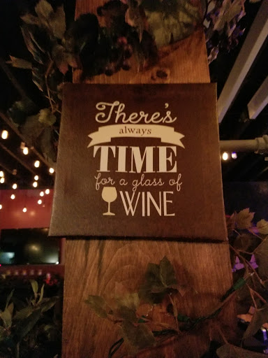 Wine Bar «Mouse Trap Cafe Wine and Cheese Bar, Full Bar», reviews and photos, 203 Broadway, Amityville, NY 11701, USA